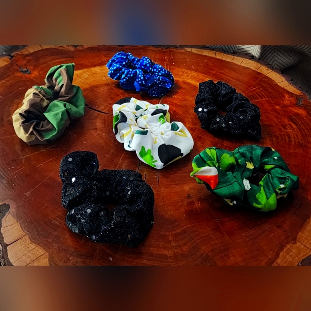 Random pattern scrunchies